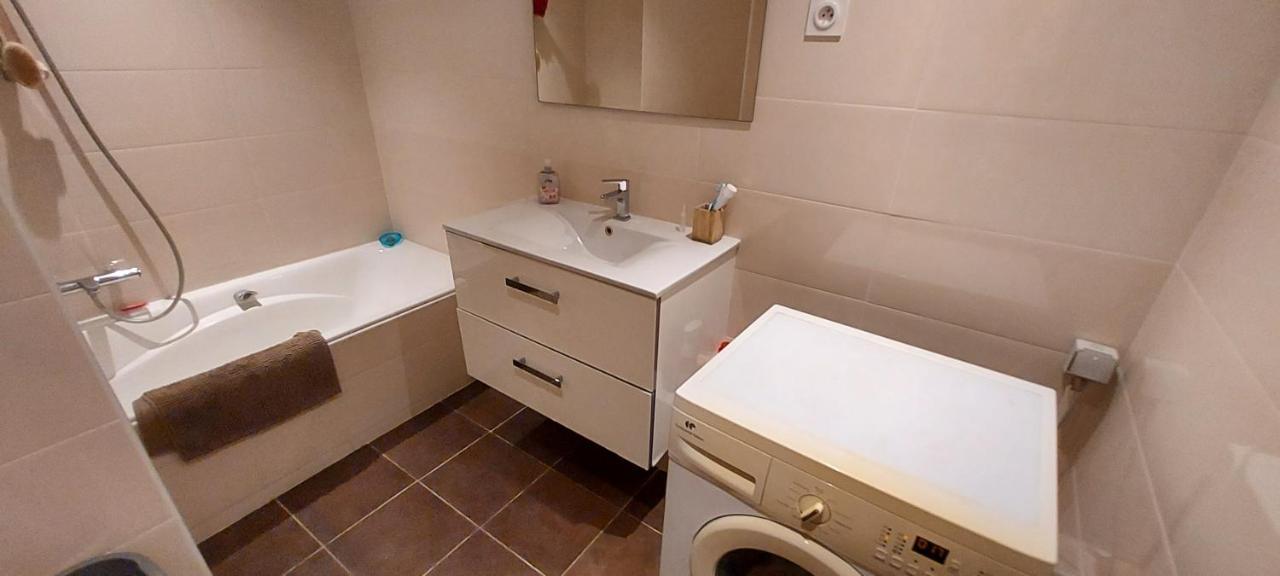 Chambre Lit 2 Personnes Dans Appartement Du Logeur Mandelieu Extérieur photo