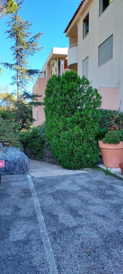 Chambre Lit 2 Personnes Dans Appartement Du Logeur Mandelieu Extérieur photo